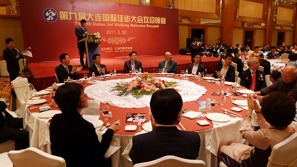 参加中国大连市世界健步大会