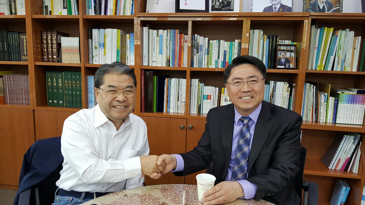 世界休闲运动娱乐教育协会(WREA)会长李荣基接见了韩国京畿道教育总督Jae jeong Lee (前韩国统一部副总理)，就教育工作展开交流。